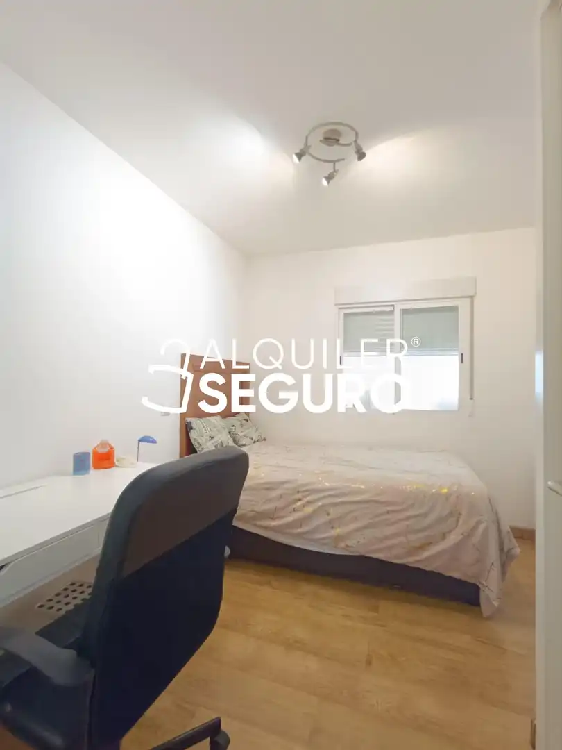 Bedroom of Flat for rent in Madrid  with Air Conditioner, Heating and Terrace
