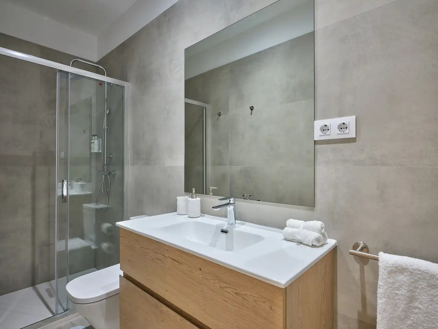 Baño de Apartamento de alquiler en Madrid con Aire acondicionado, Amueblado y Lavadora