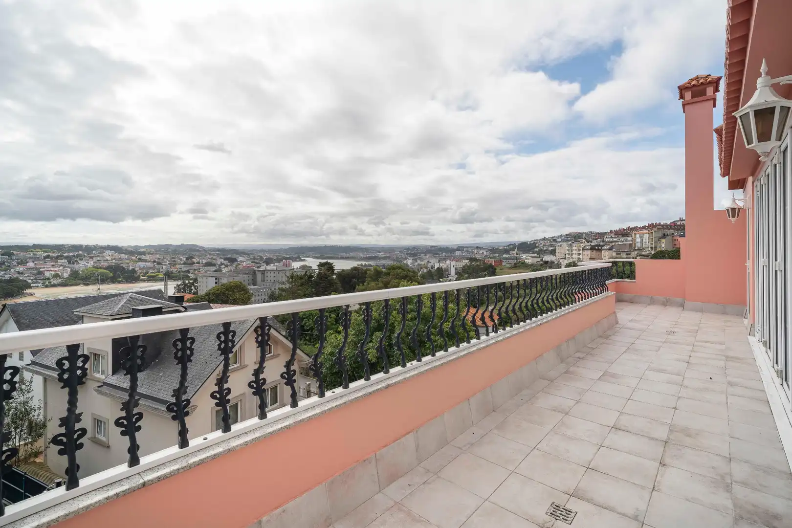 Terraza de Casa o chalet en venta en A Coruña Capital  con Calefacción, Jardín privado y Parquet