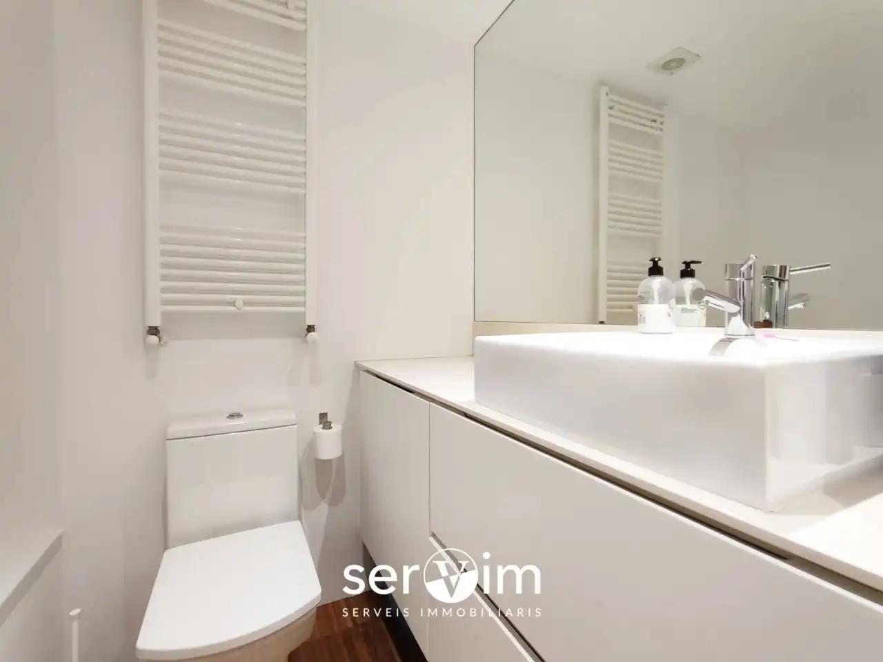 Bathroom of Flat for sale in Girona  with Heating