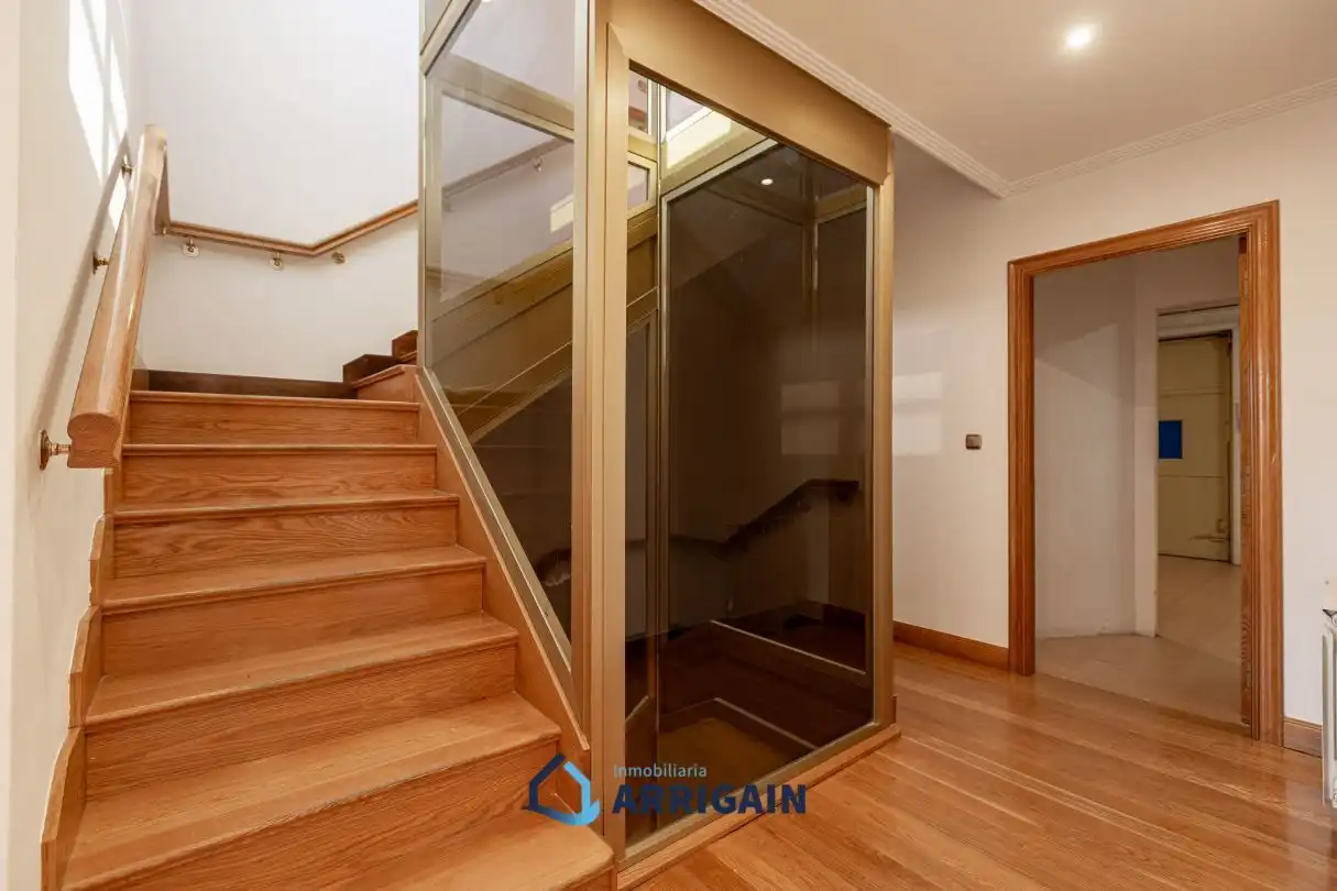 Casa adosada en venda en Donostia - San Sebastián  amb Calefacció, Jardí privat i Terrassa