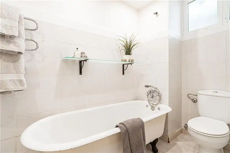 Badezimmer von Erdgeschoss zum Verkauf in  Palma de Mallorca mit Klimaanlage und Terrasse