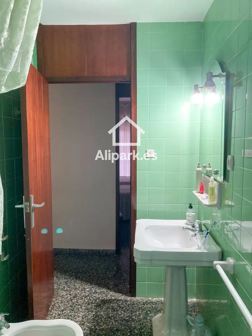 Bany de Pis en venda en Alicante / Alacant amb Terrassa i Moblat
