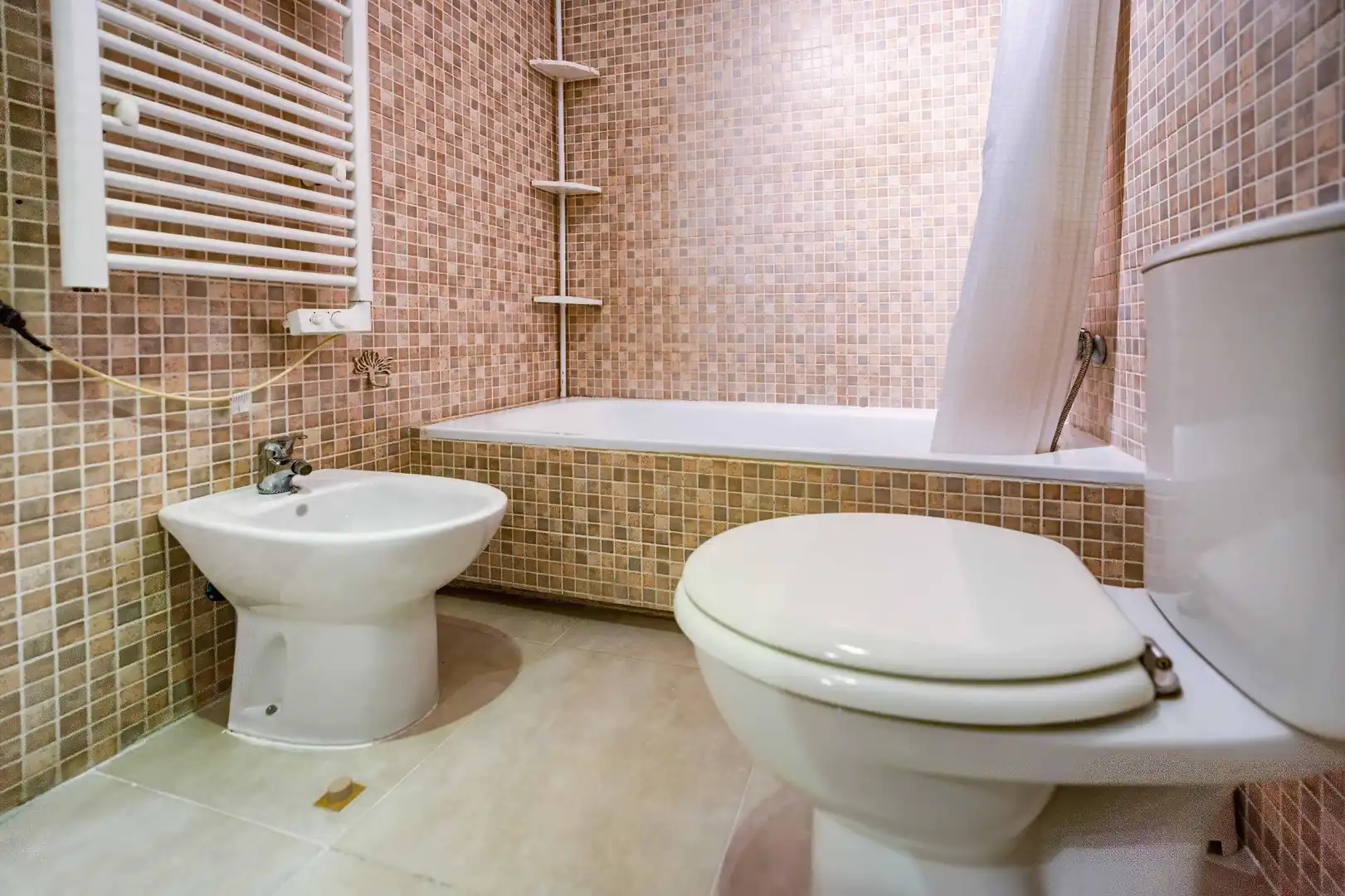 Baño de Casa adosada en venta en Bormujos con Aire acondicionado, Jardín privado y Terraza