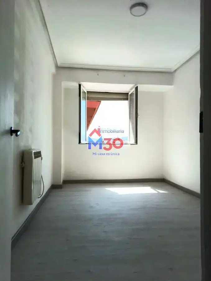 Dormitori de Apartament en venda en Miranda de Ebro amb Calefacció, Terrassa i Traster