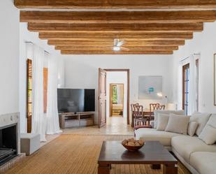Sala d'estar de Finca rústica en venda en Campanet amb Aire condicionat, Calefacció i Jardí privat
