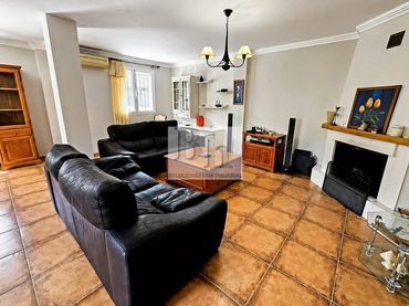 Casa aparellada amb balcó en venda a Manantiales - Lagar - Cortijo