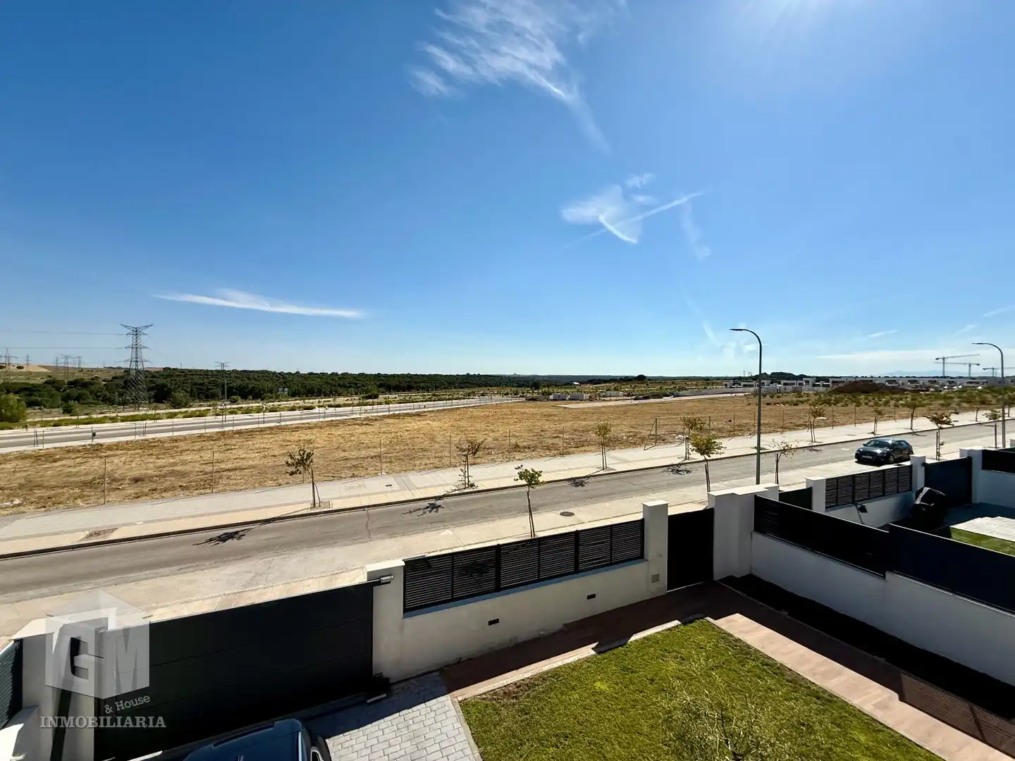 Vista exterior de Casa adosada en venda en Villaviciosa de Odón amb Calefacció, Jardí privat i Terrassa