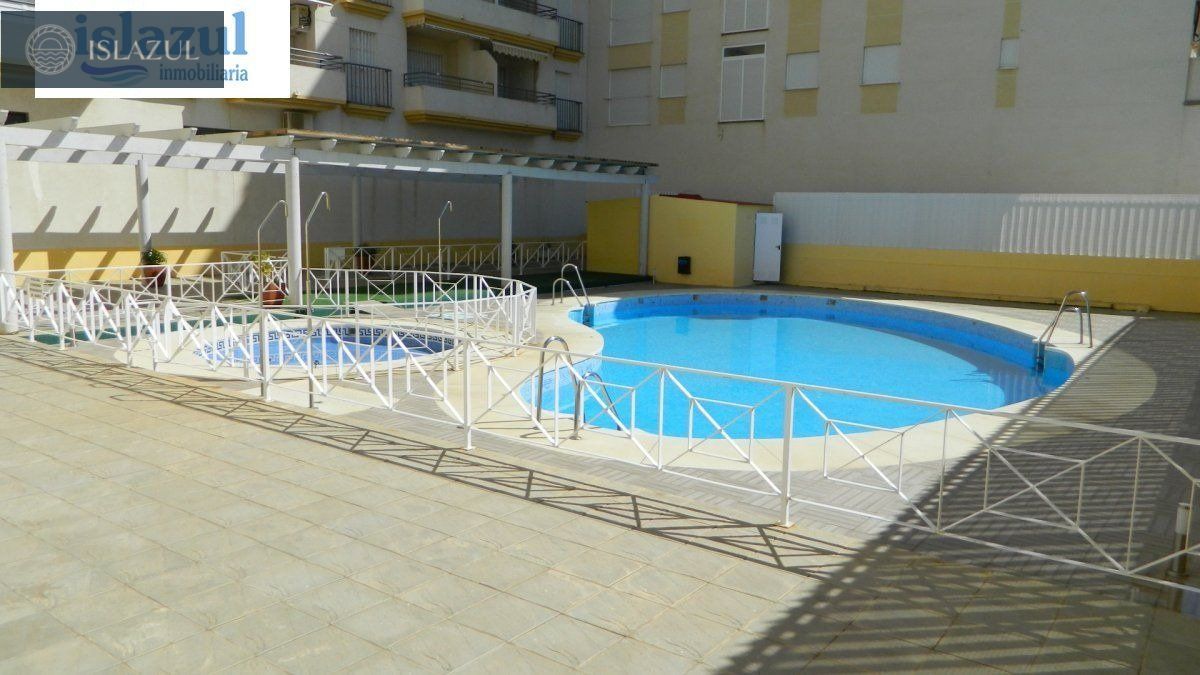 Piscina de Apartamento de alquiler en Isla Cristina con Aire acondicionado, Jardín privado y Trastero