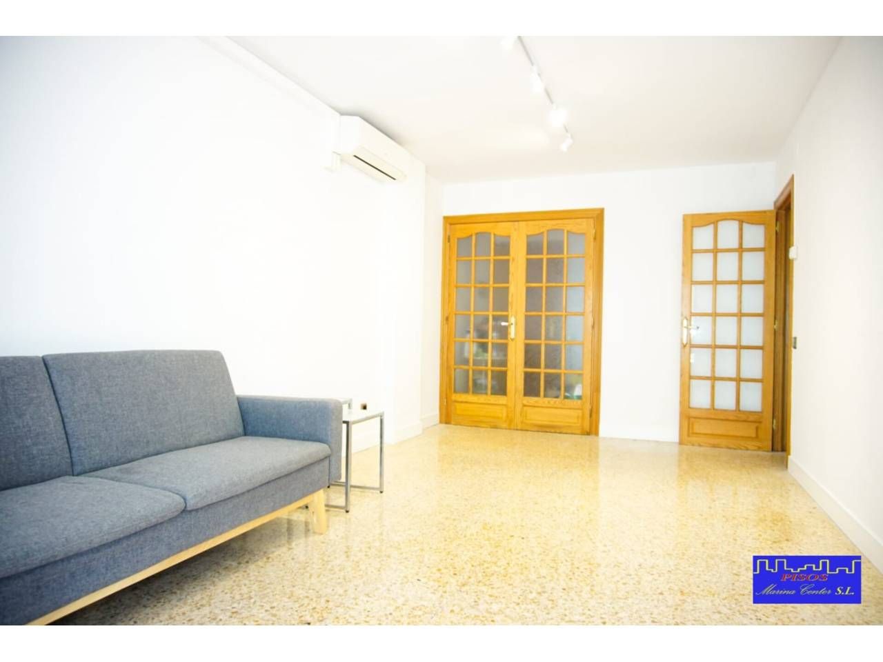 Sala d'estar de Pis en venda en L'Hospitalet de Llobregat amb Aire condicionat, Calefacció i Balcó