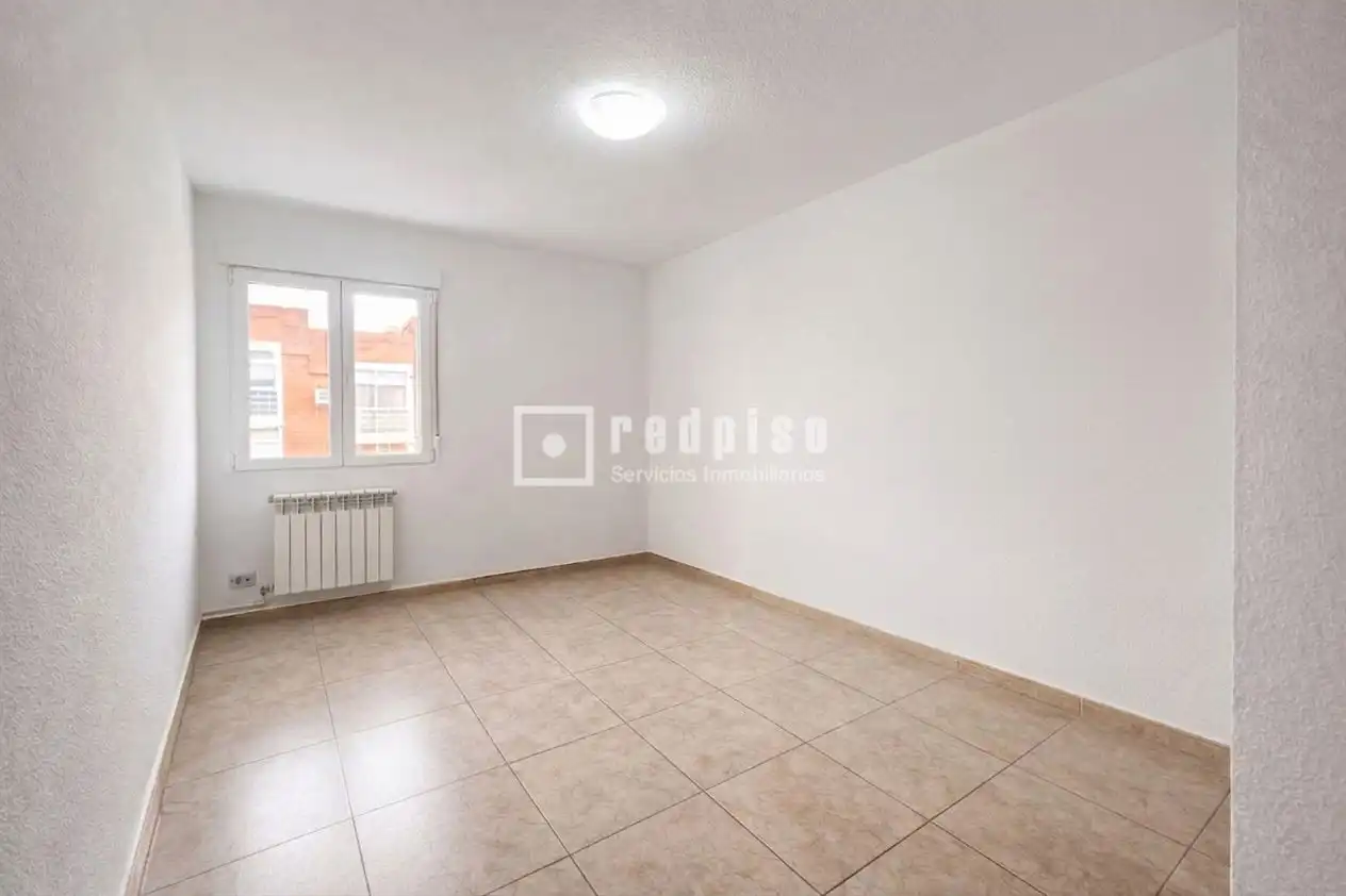 Habitación de Piso en venta en Madrid con Calefacción y Terraza