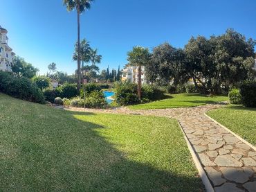 Ground floor with balcony for sale in Calle Teba 4