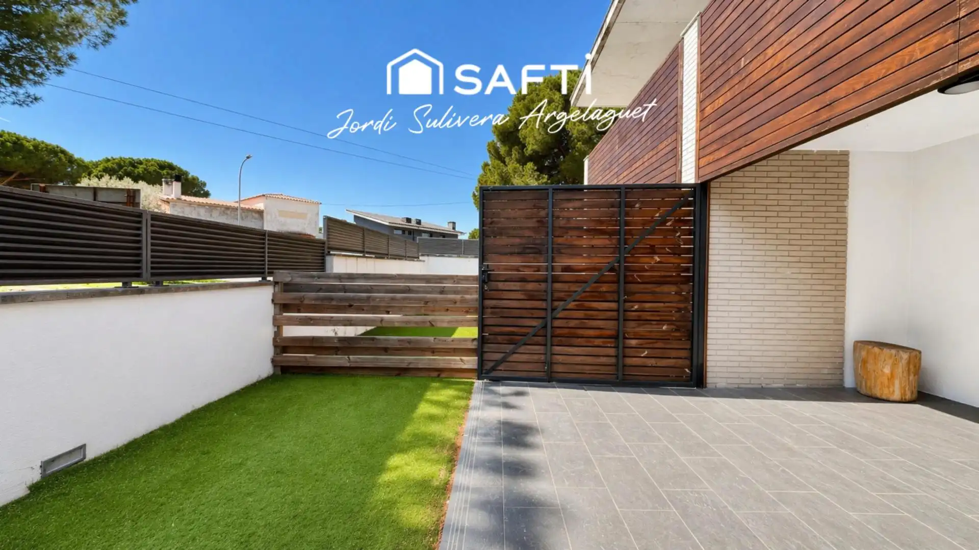 Vista exterior de Casa adosada en venta en L'Escala con Aire acondicionado, Terraza y Balcón