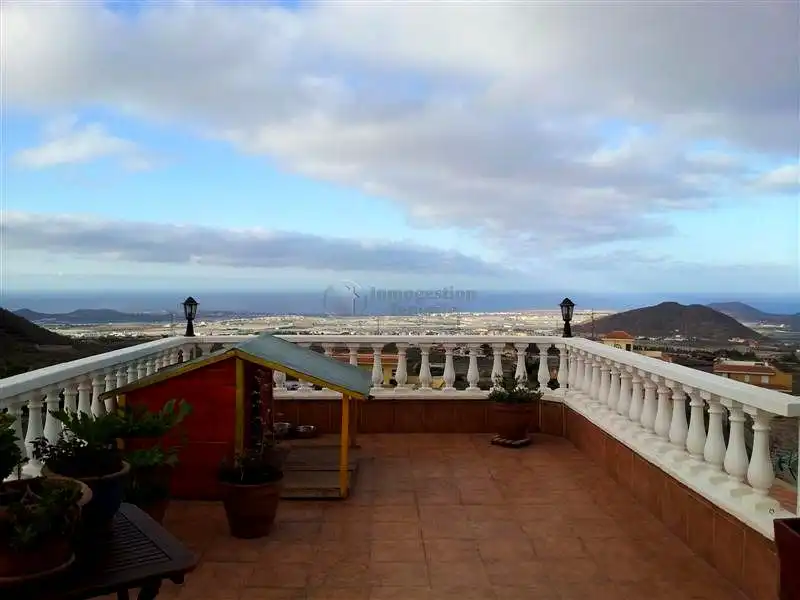 Vista exterior de Casa o chalet en venta en Arona con Aire acondicionado, Terraza y Amueblado