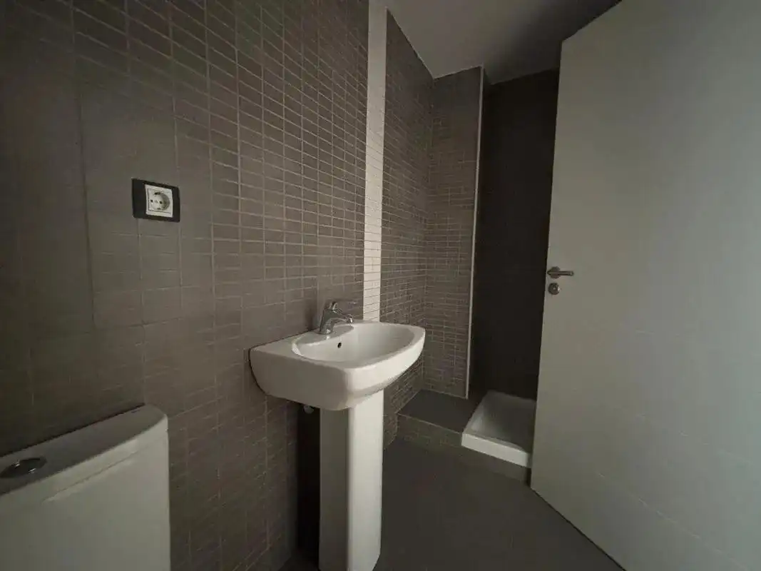 Bathroom of Study for sale in Zaragoza  with Heating and Balcony