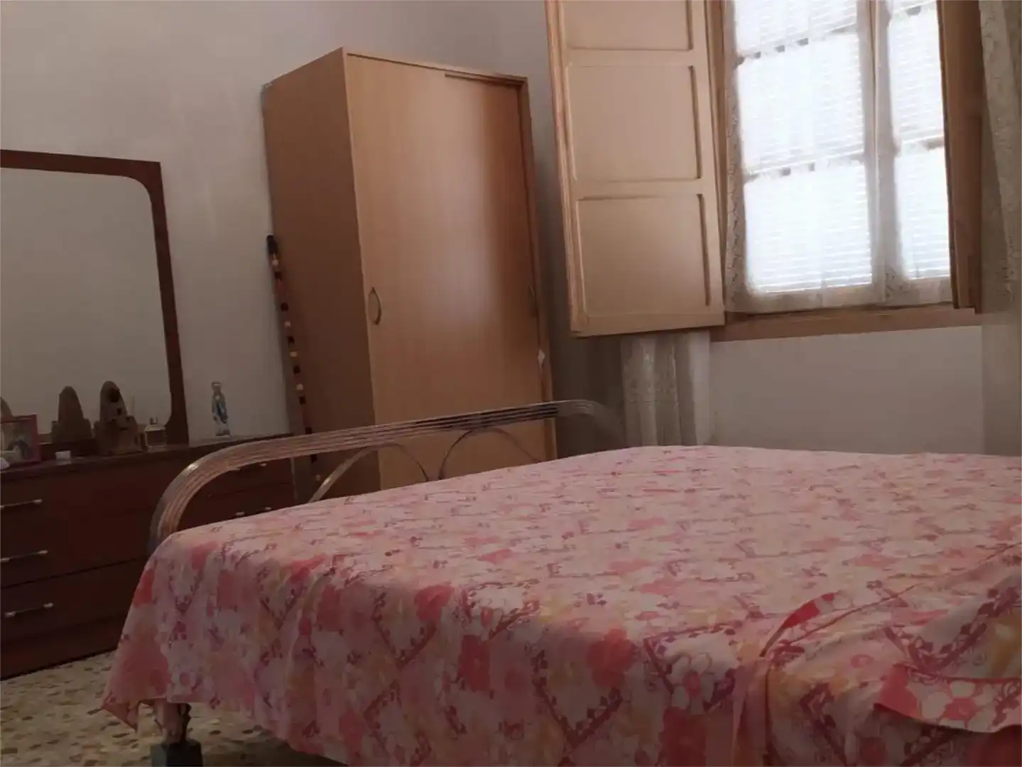 Habitación de Casa adosada en venta en Consuegra, Toledo