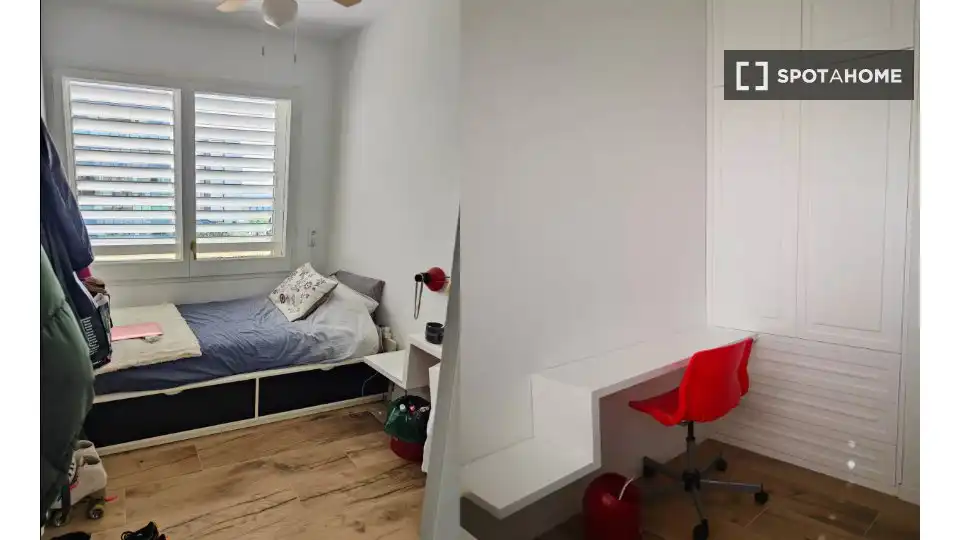 Bedroom of Flat for share in Barcelona  with Air Conditioner, Heating and Furnished