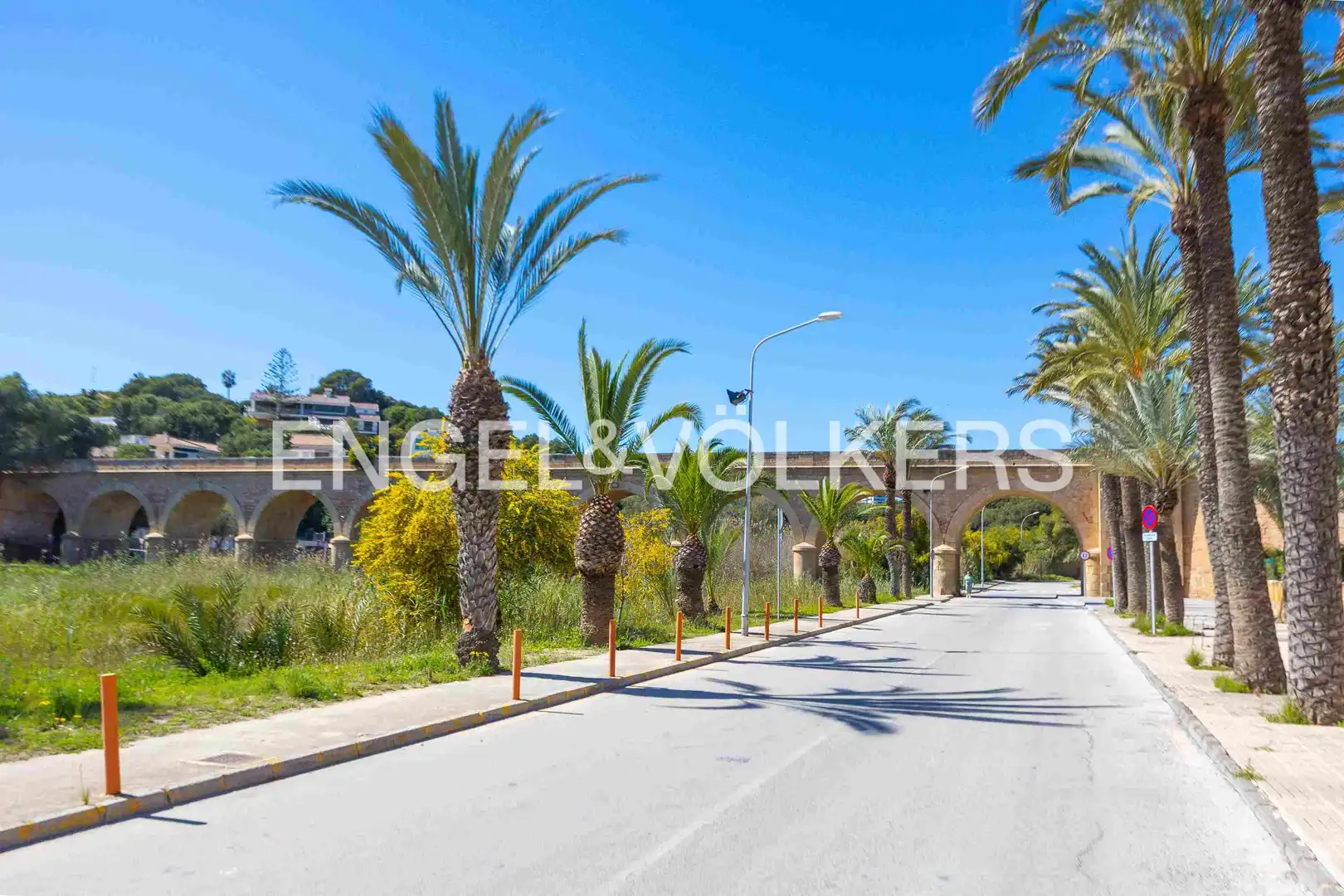 Vista exterior de Casa o xalet en venda en Orihuela amb Aire condicionat, Calefacció i Terrassa