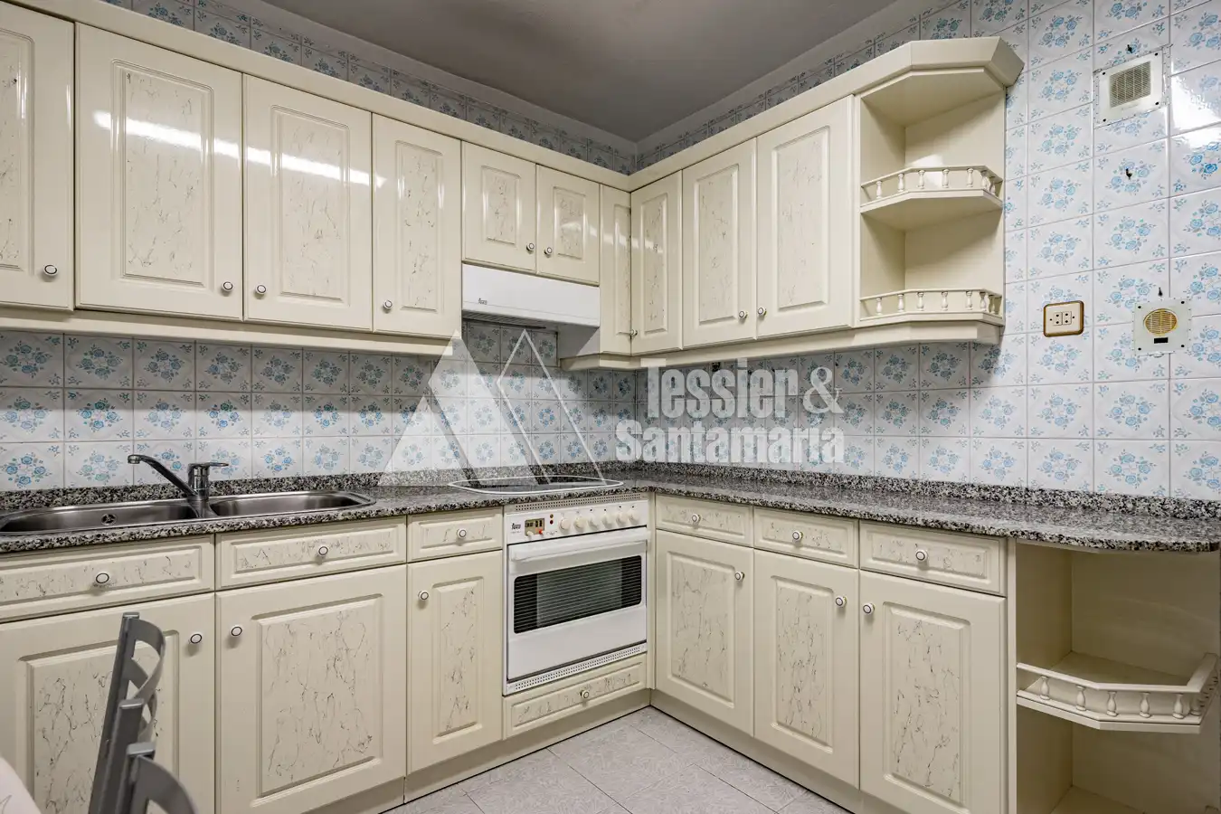 Kitchen of Flat for sale in Gijón   with Heating and Furnished
