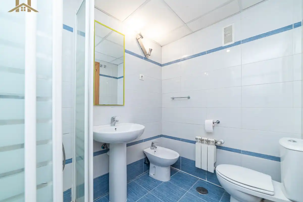 Bathroom of Flat for sale in Leganés  with Heating, Storage room and Community pool