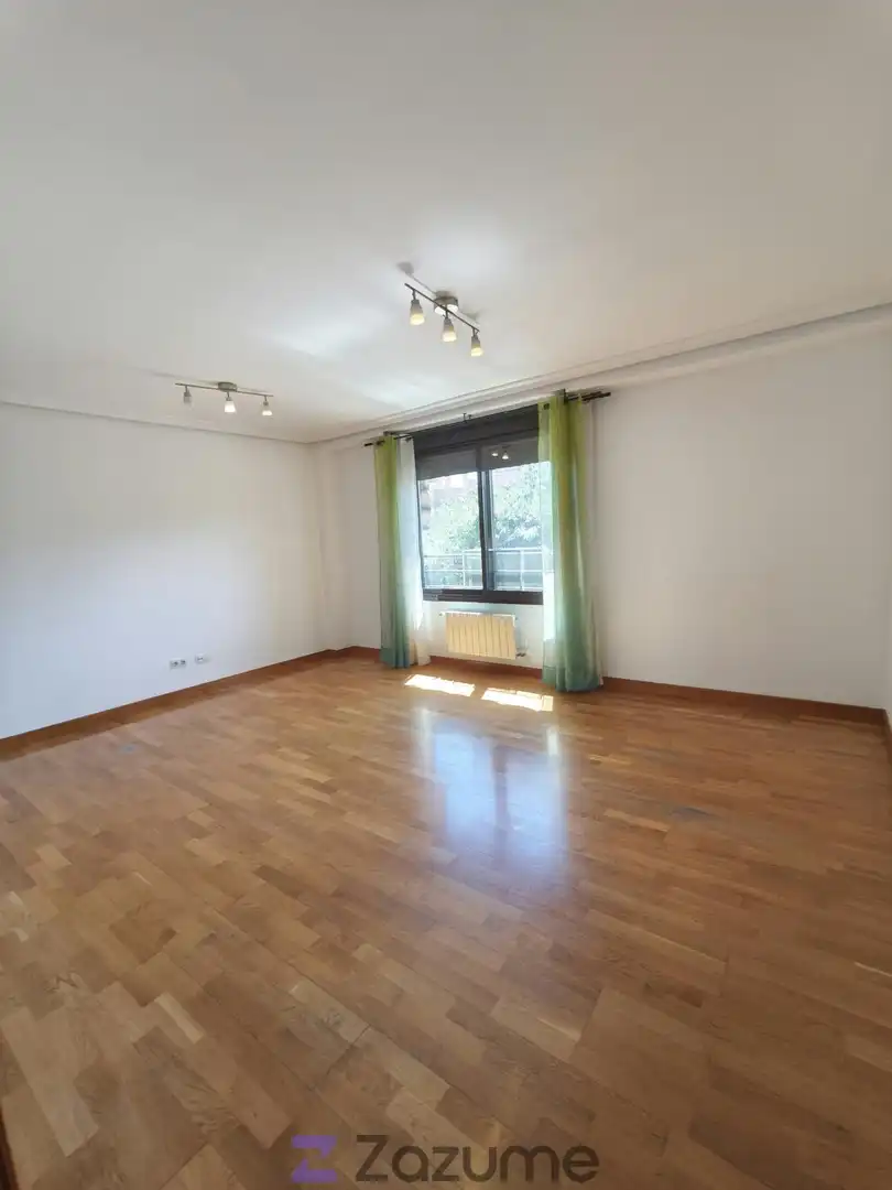 Wohnzimmer von Wohnungen zur Miete in Madrid mit Klimaanlage, Heizung und Privatgarten