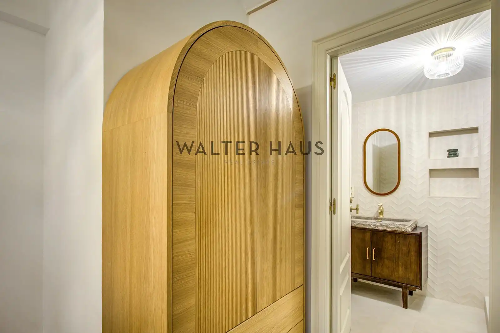 Piso en venta en Barcelona con Terraza, Amueblado y Horno