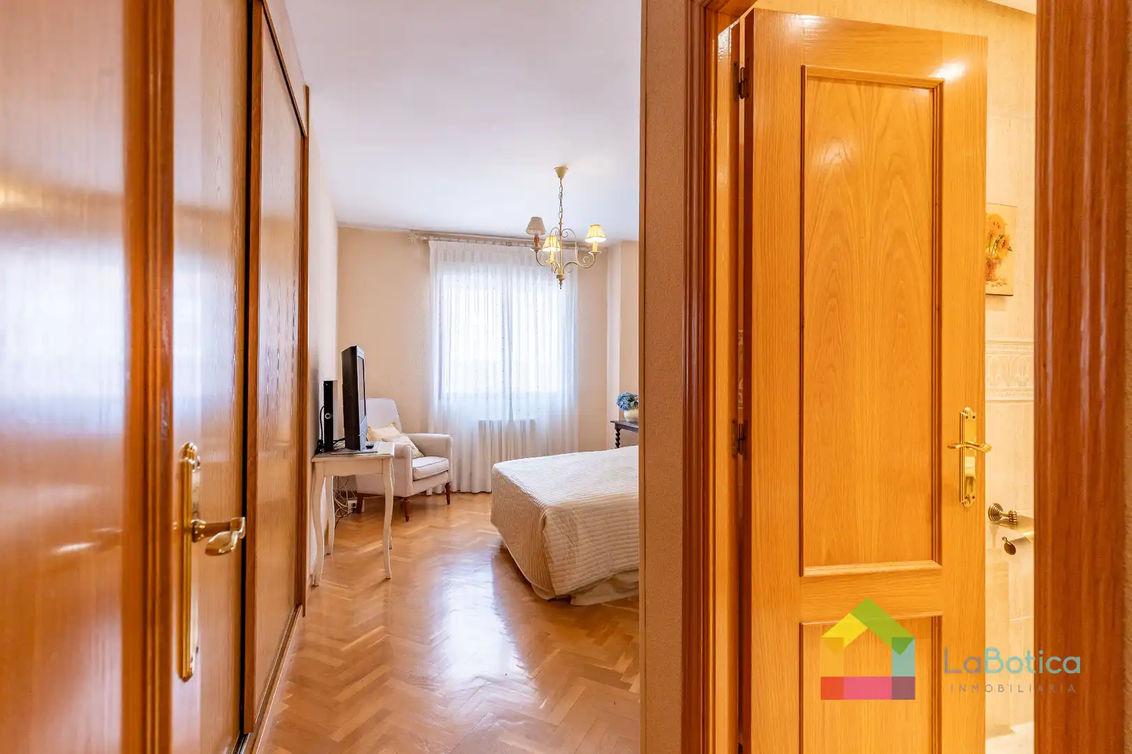 Bedroom of Flat for sale in Toledo  with Heating, Parquet flooring and Washing machine