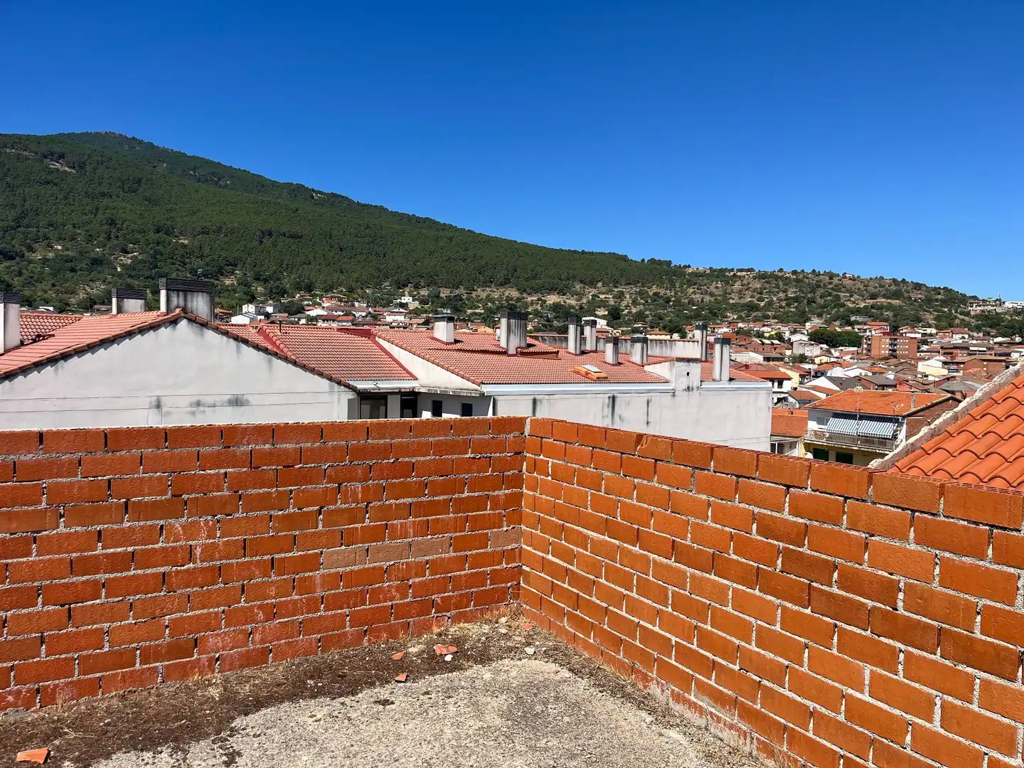 Exterior view of Buildings for sale in El Tiemblo 