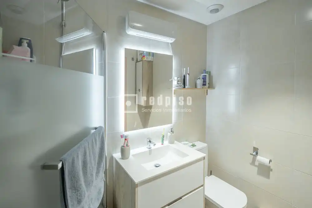 Bathroom of Flat for rent in Getafe  with Air Conditioner, Heating and Private garden