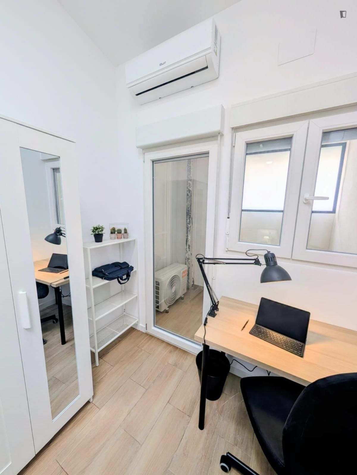 Dormitori de Estudi de lloguer en Burjassot amb Aire condicionat, Moblat i Forn