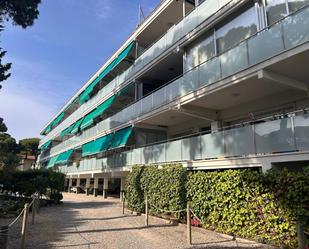Vista exterior de Pis de lloguer en Castelldefels amb Parquet i Balcó