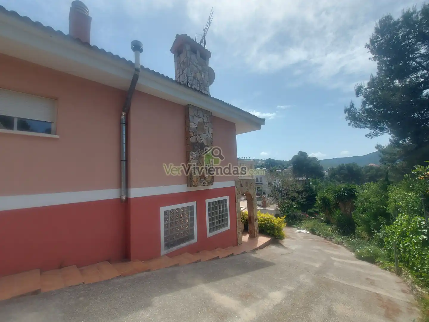 Vista exterior de Casa o xalet en venda en Vallirana amb Calefacció, Jardí privat i Terrassa