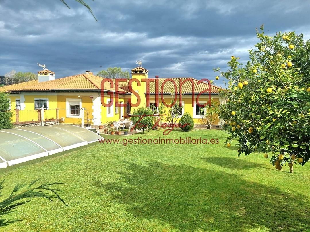 Garden of Single-family semi-detached for sale in Torrelavega   with Heating, Private garden and Swimming Pool