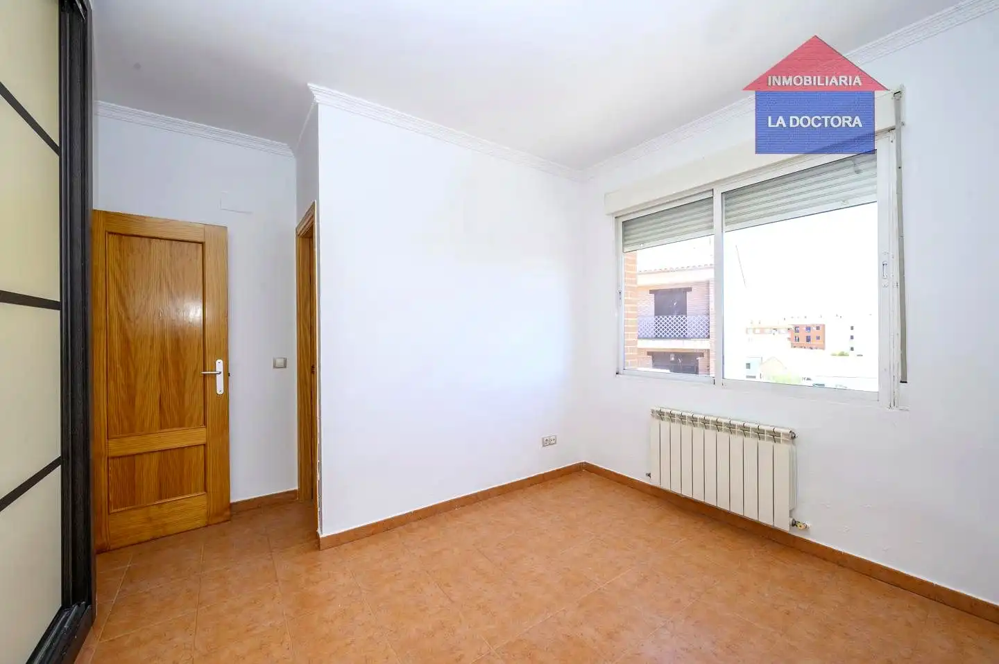 Dormitori de Casa adosada en venda en Camarena amb Calefacció, Jardí privat i Terrassa