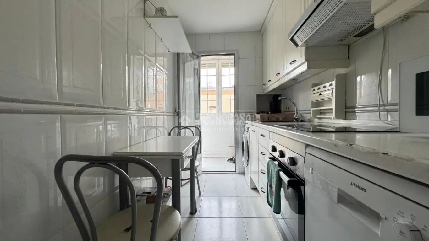 Kitchen of Flat for sale in Madrid  with Heating, Parquet flooring and Terrace