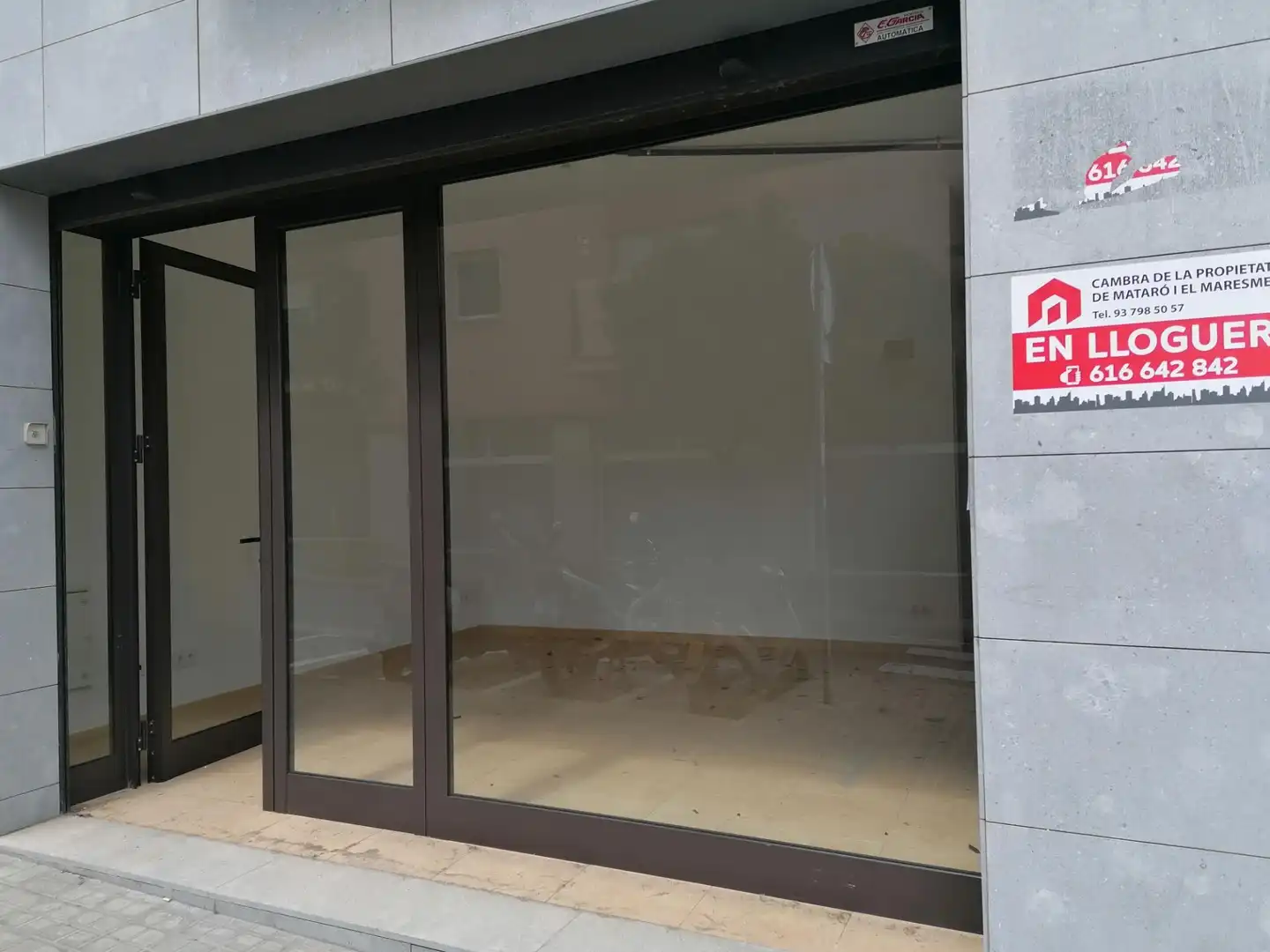 Business premises to rent in Centre