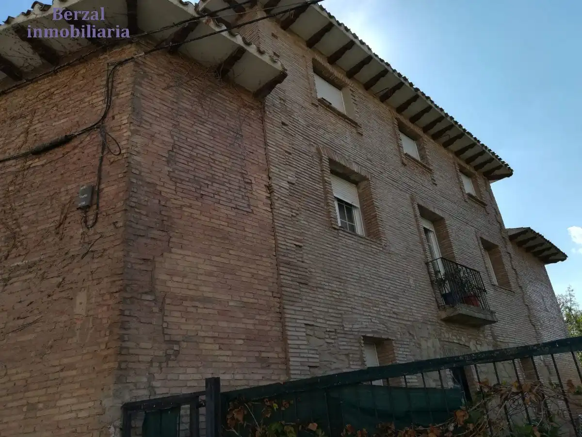Vista exterior de Finca rústica en venda en  Logroño amb Jardí privat, Traster i Balcó