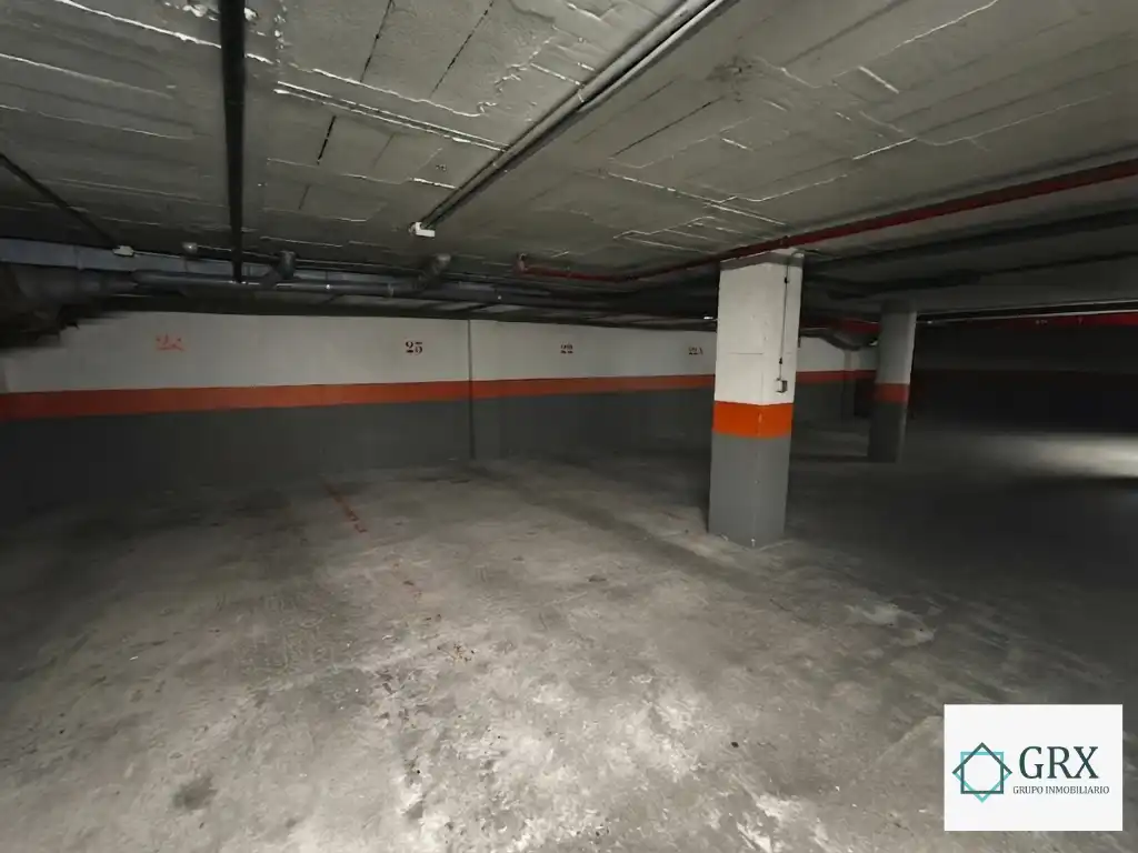 Parking of Flat for rent in Granada  with Air Conditioner, Heating and Storage room