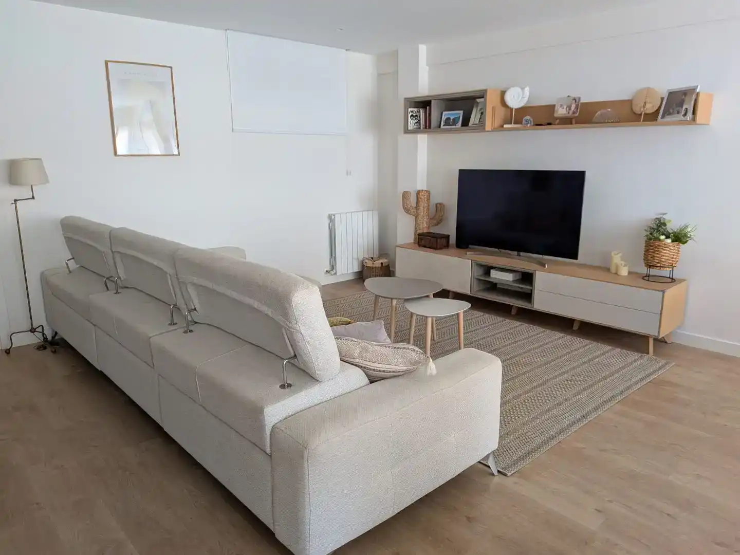 Sala d'estar de Pis de lloguer en Zarautz amb Parquet, Traster i Moblat