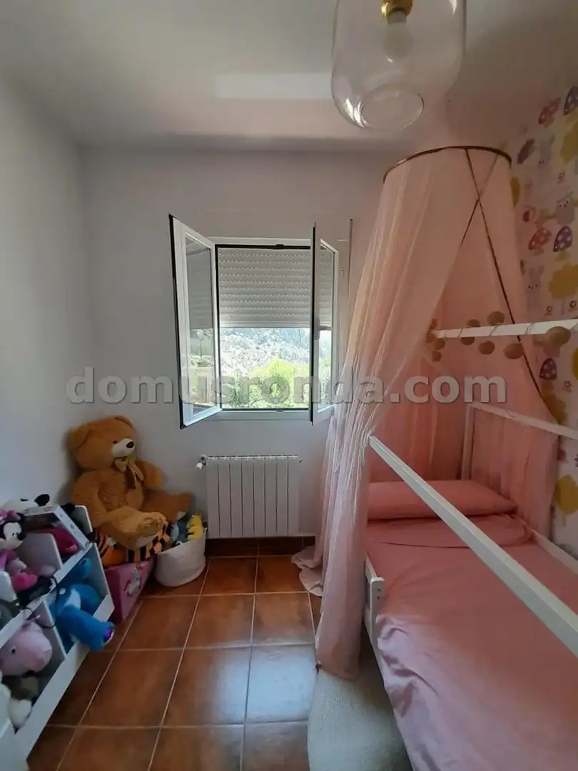 Habitación de Casa adosada en venta en Montejaque con Calefacción y Piscina