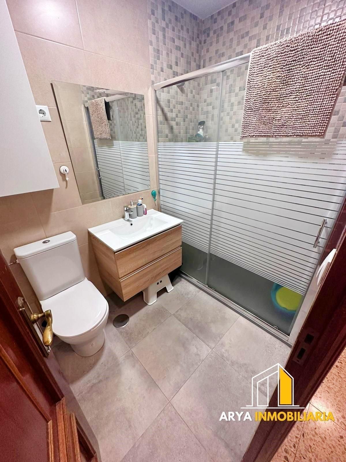 Bany de Pis en venda en Torrejón de Ardoz amb Calefacció, Terrassa i Balcó