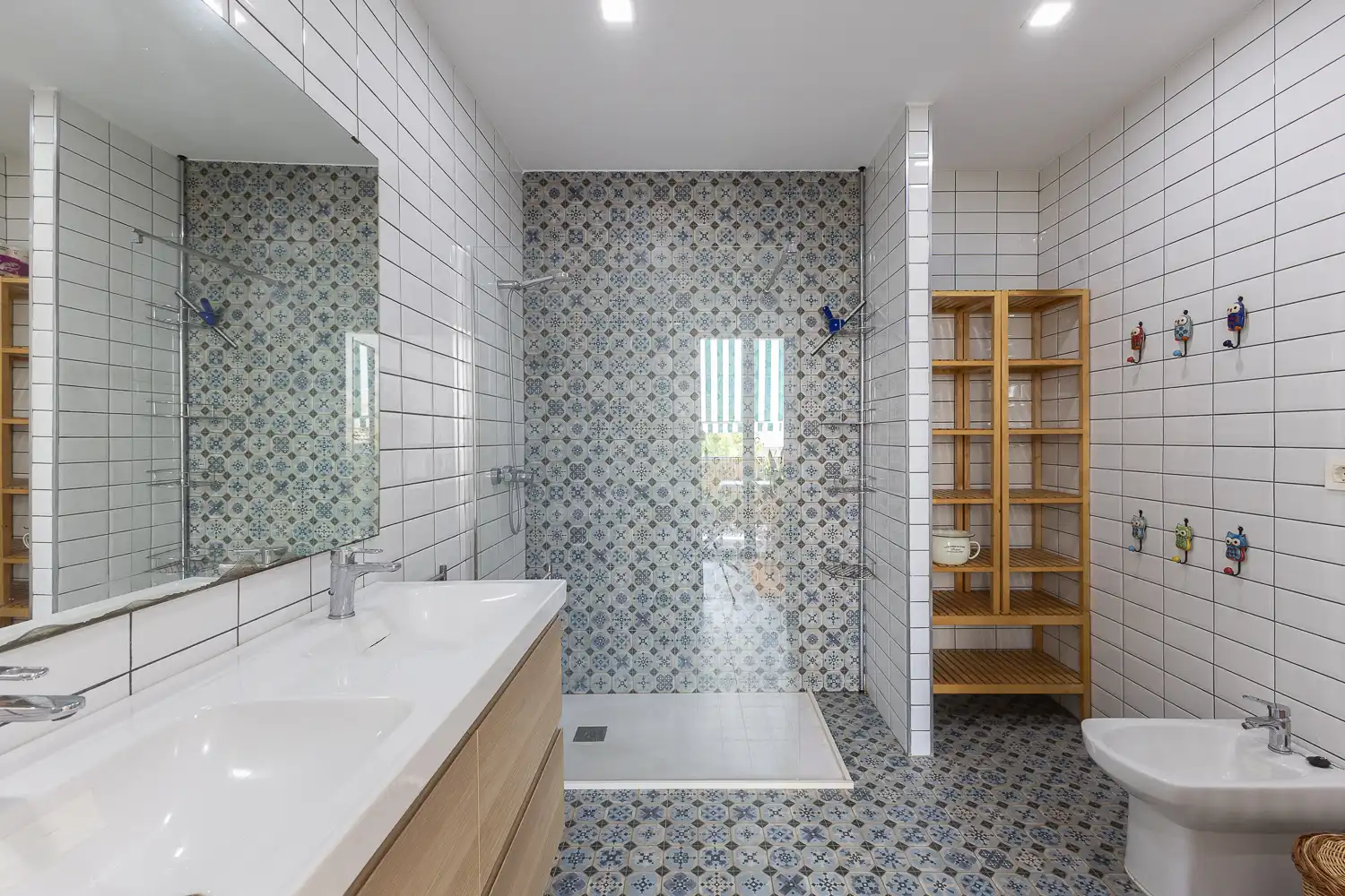 Badezimmer von Wohnung zur Miete in Valencia mit Klimaanlage, Heizung und Parkett