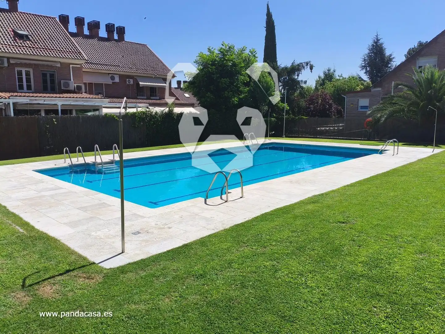 Piscina de Casa adosada de lloguer en La Moraleja amb Aire condicionat, Calefacció i Parquet