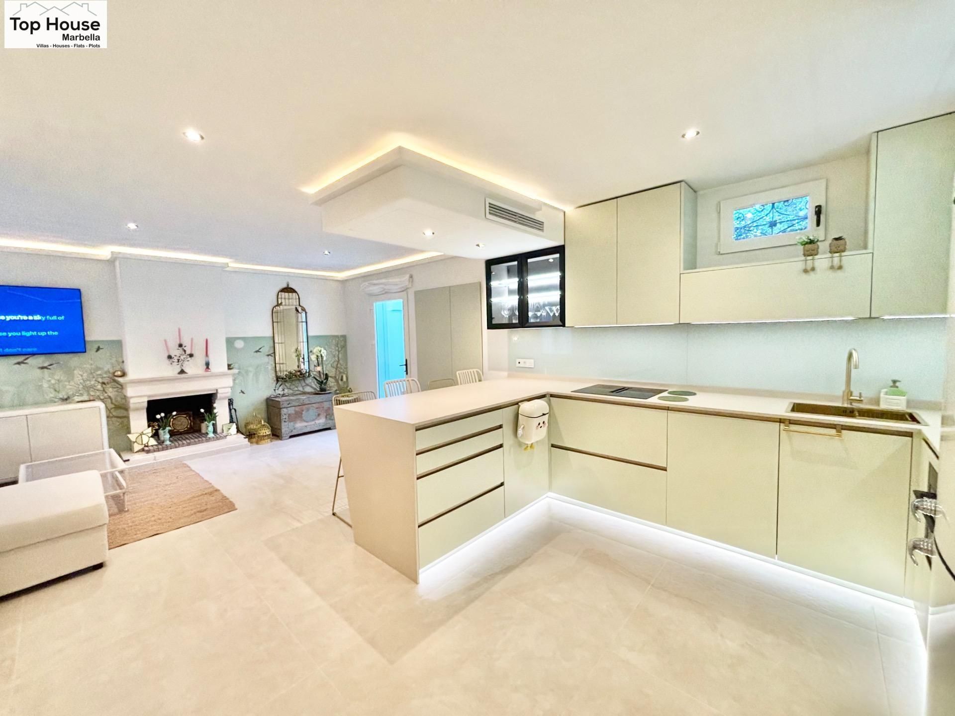 Kitchen of Single-family semi-detached for rent in Marbella  with Air Conditioner, Terrace and Community pool