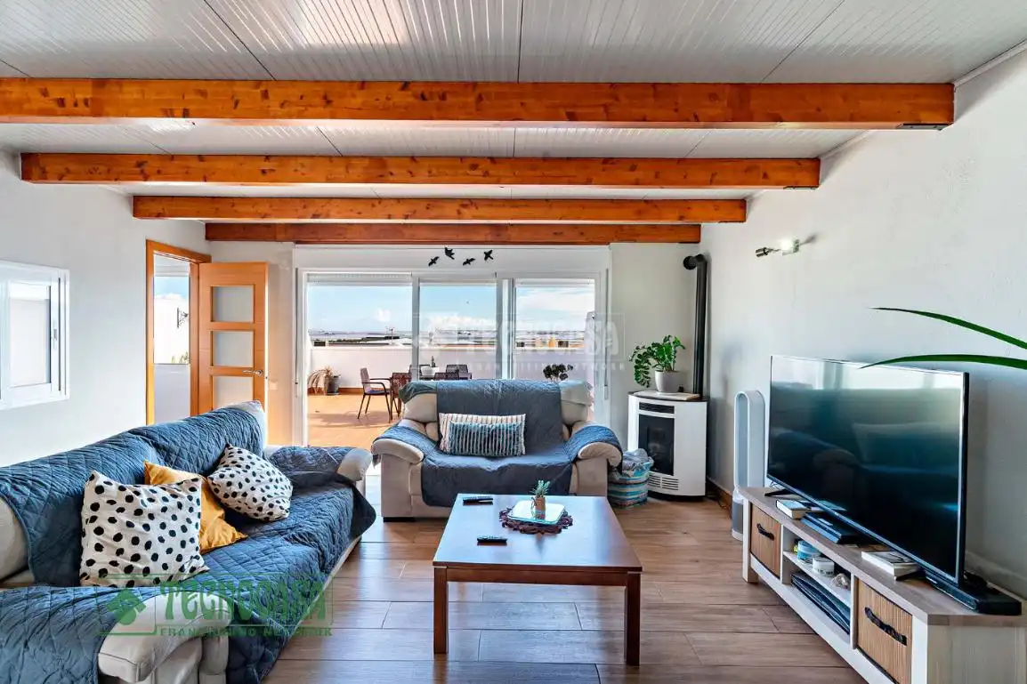 Wohnzimmer von Einfamilien-Reihenhaus zum Verkauf in El Ejido mit Klimaanlage, Parkett und Terrasse