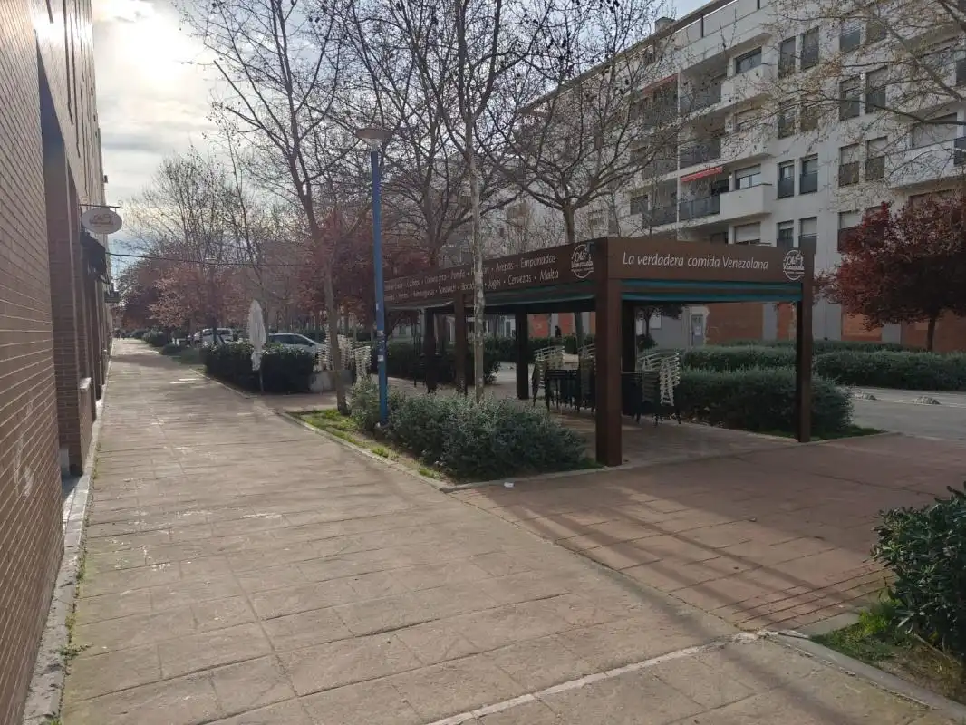 Aparcament de Local en venda en Torrejón de Ardoz amb Aire condicionat, Calefacció i Terrassa