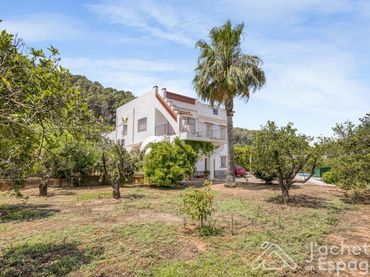 Casa rústica con piscina en venta en Plaça Poligono 13