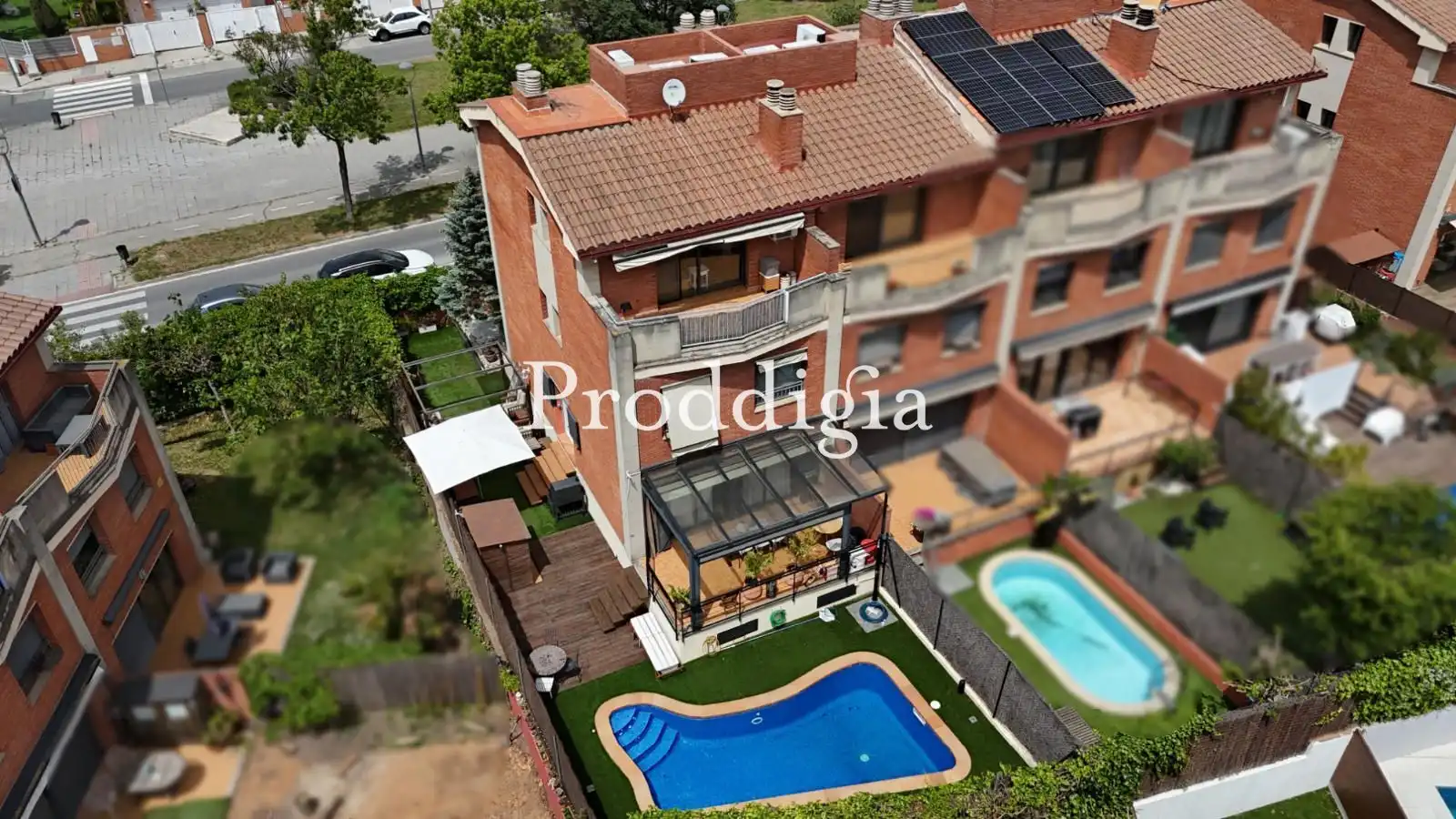 Swimming pool of Detached homes for sale in Sant Cugat del Vallès  with Air Conditioner, Heating and Private garden