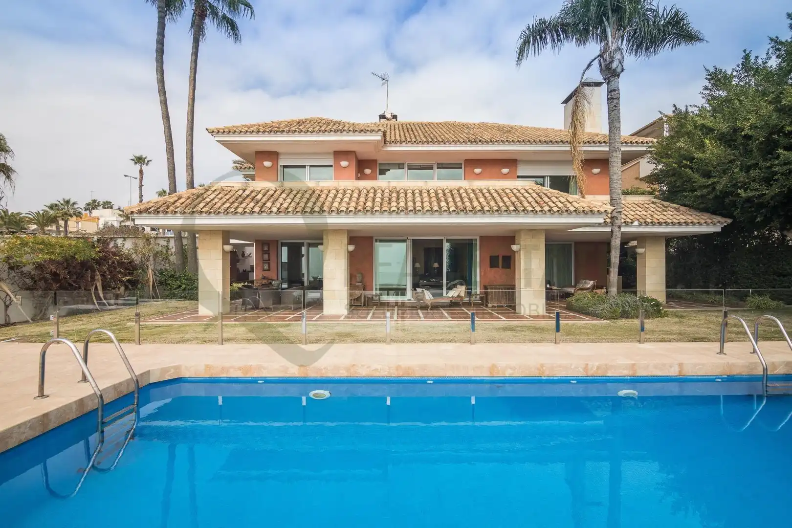 Vista exterior de Casa o xalet en venda en Alicante / Alacant amb Calefacció, Jardí privat i Terrassa