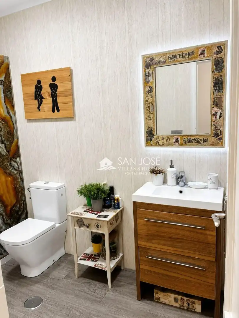 Baño de Piso en venta en Novelda con Aire acondicionado, Trastero y Balcón